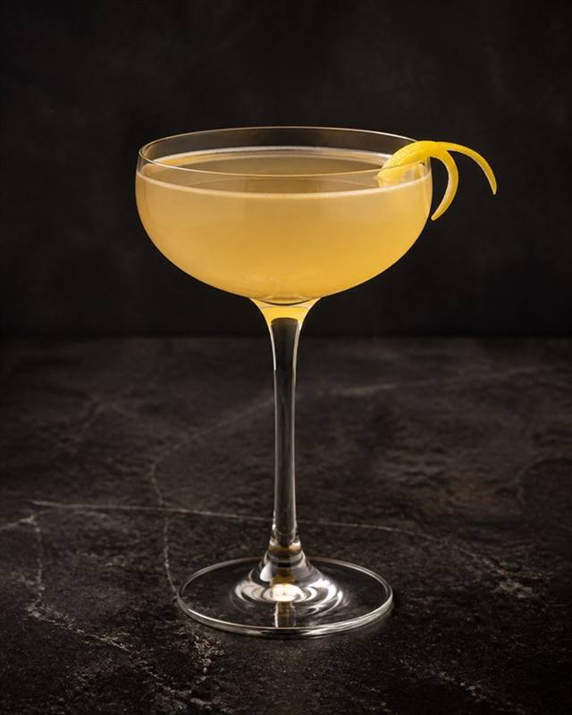 Bee's Knees cocktail illustration