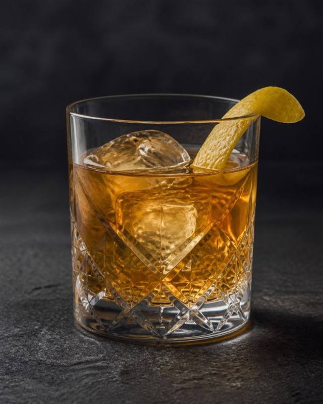 Rusty Nail cocktail illustration